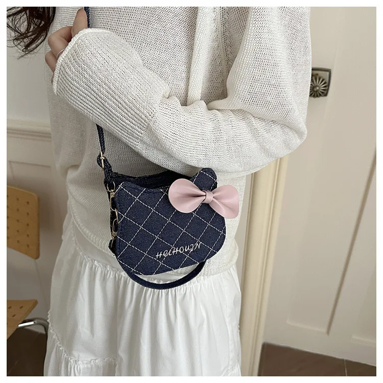 Cartoon Cute Kitten Head Women's Handbag Western Style Rhomboid Shoulder Crossbody Bag Sweet Bow Bag
Cartoon Cute Kitten Head Women's Handbag Western Style Rhomboid Shoulder Crossbody Bag Sweet Bow Bag