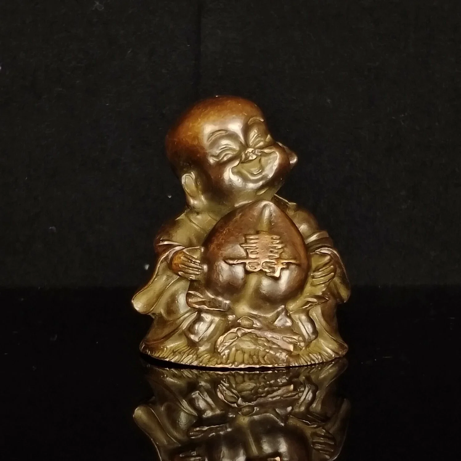 Chinese Antique Bronze Child Worshipping Birthday Tea Pet Statue
Chinese Antique Bronze Child Worshipping Birthday Tea Pet Statue