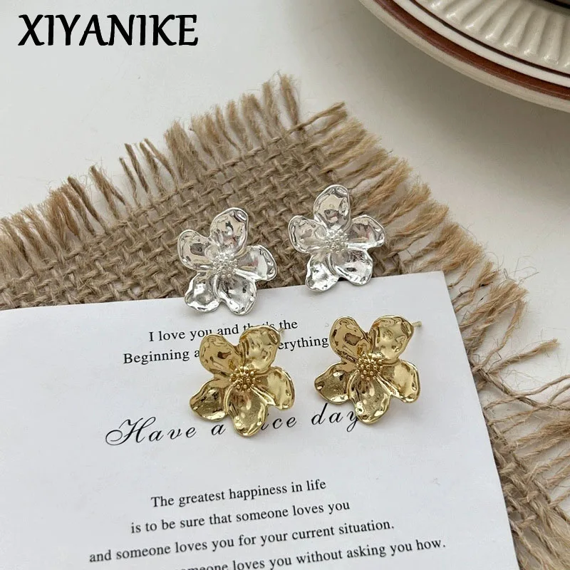 XIYANIKE Minimalist Flower Ear Stud Piercing Earrings For Women French Fashion New Jewelry Gift Party Daily серьги
XIYANIKE Minimalist Flower Ear Stud Piercing Earrings For Women French Fashion New Jewelry Gift Party Daily серьги