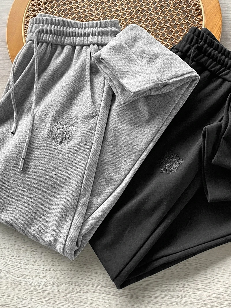 Skin-friendly Knitted Casual Sweatpants Men's Tiger Head Design Autumn Winter Long Pants Comfortable Warm Leisure Trousers
Skin-friendly Knitted Casual Sweatpants Men's Tiger Head Design Autumn Winter Long Pants Comfortable Warm Leisure Trousers