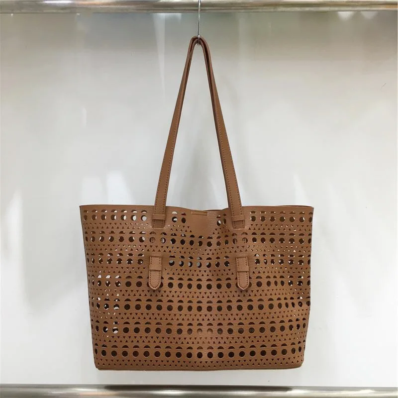 Women's 2025 hollow design stylish and lightweight PU horizontal shoulder handbag luxury retro high quality multiple pocket bag
Women's 2025 hollow design stylish and lightweight PU horizontal shoulder handbag luxury retro high quality multiple pocket bag
