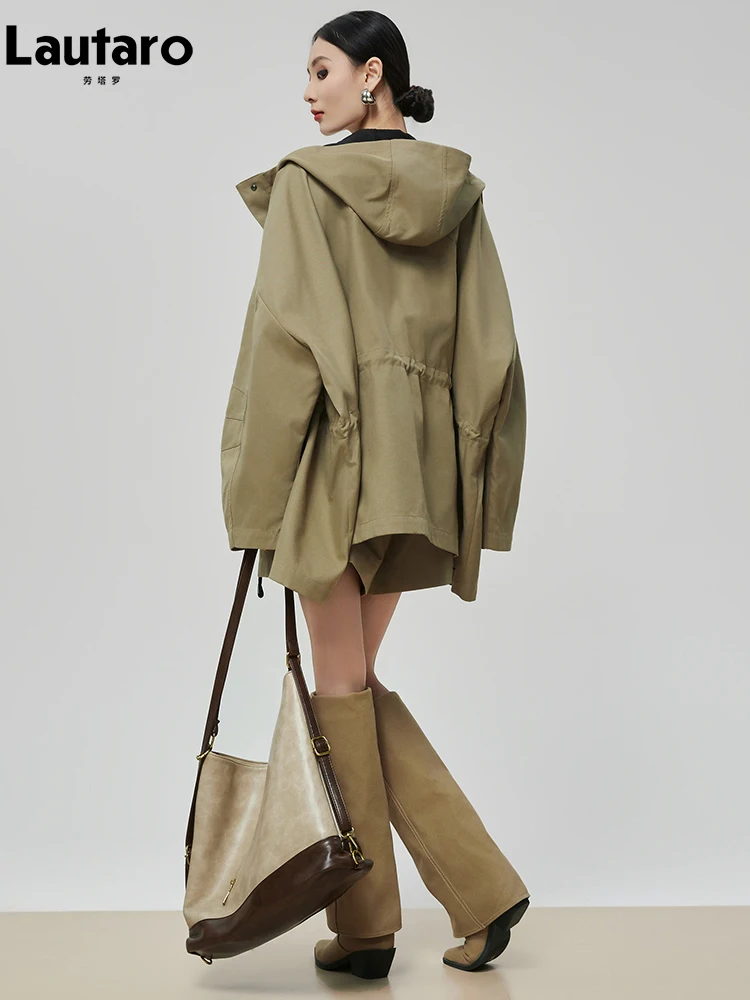 Lautaro Spring Autumn Cool Oversized Casual Khaki Windbreaker Coat Women with Long Sleeve Hood Drawstring Waist Emo Cargo Jacket
Lautaro Spring Autumn Cool Oversized Casual Khaki Windbreaker Coat Women with Long Sleeve Hood Drawstring Waist Emo Cargo Jacket