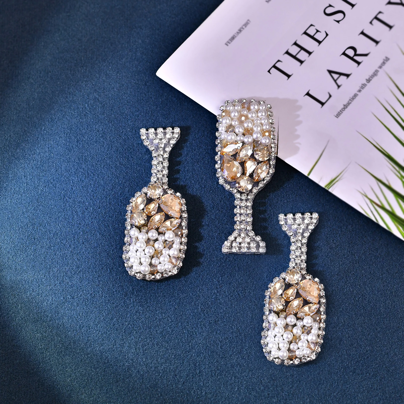 3PCS Wine Glass Shape Rhinestone Applique, Beaded Decoration Patch for Denim Skirt, Jacket, Hat, Bag Decoration SP206
3PCS Wine Glass Shape Rhinestone Applique, Beaded Decoration Patch for Denim Skirt, Jacket, Hat, Bag Decoration SP206