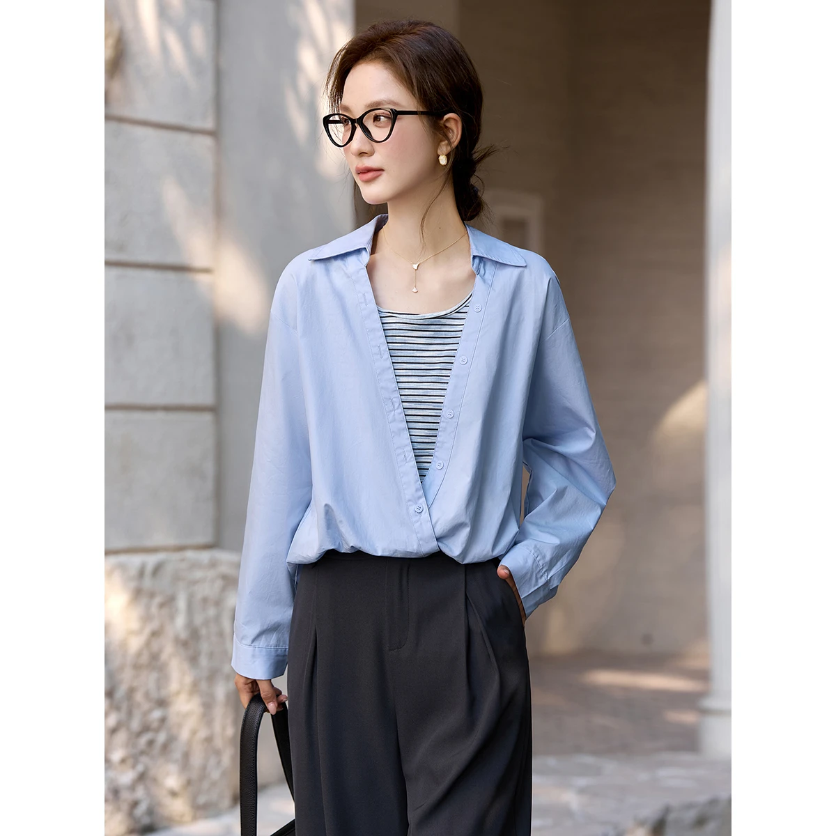 Женская блузка VIMLY с эффектом двухслойности, весна 2026, новая, светло-голубая, с контрастными полосками, многослойный пуловер, повседневная блузка для офиса, модель 30621
Женская блузка VIMLY с эффектом двухслойности, весна 2026, новая, светло-голубая, с контрастными полосками, многослойный пуловер, повседневная блузка для офиса, модель 30621