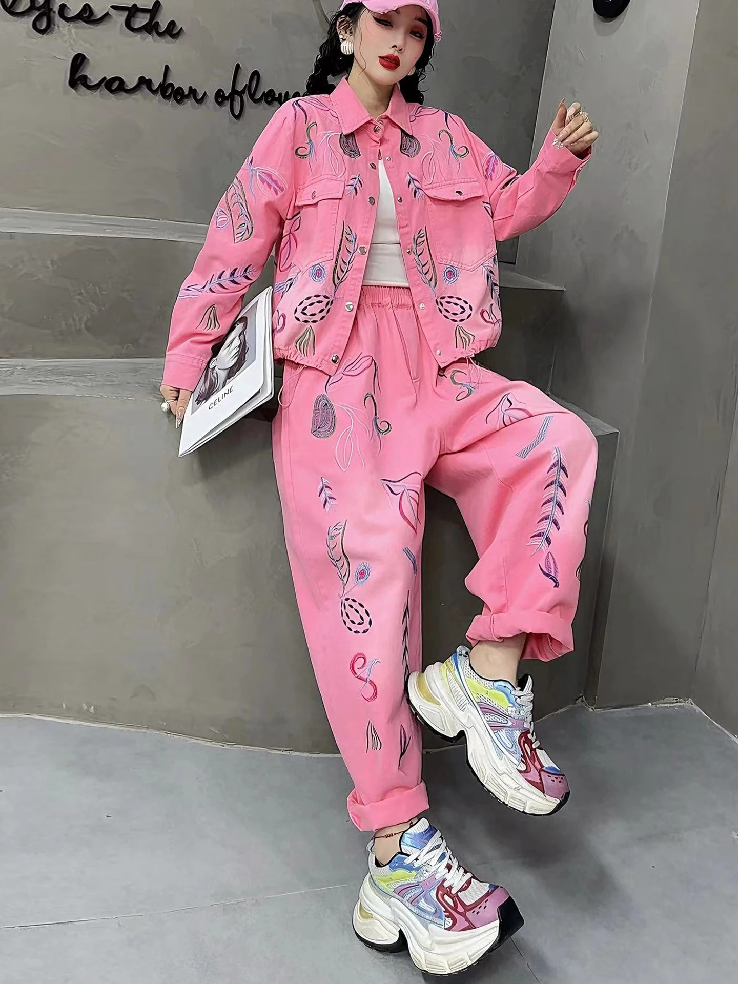 High-End Embroidered Denim Fashion Set Women Loose Long Sleeve Jacket Korean Style Casual Harlan Pants Long Pants Spring 2026
High-End Embroidered Denim Fashion Set Women Loose Long Sleeve Jacket Korean Style Casual Harlan Pants Long Pants Spring 2026