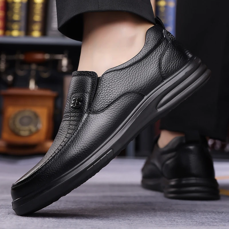 Мужские кожаные классические туфли люксового бренда 2025: дышащие мокасины-лоферы без шнурков, черные, для вождения
Мужские кожаные классические туфли люксового бренда 2025: дышащие мокасины-лоферы без шнурков, черные, для вождения