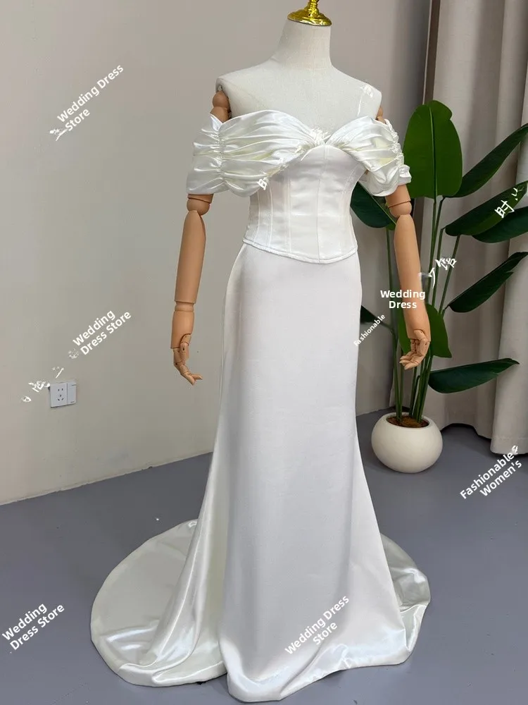 Retro Style Wedding Dress Studio Photography Couples Gown Bridal Studio Theme Long Skirt One Shoulder Polyester Fabric No Brand
Retro Style Wedding Dress Studio Photography Couples Gown Bridal Studio Theme Long Skirt One Shoulder Polyester Fabric No Brand