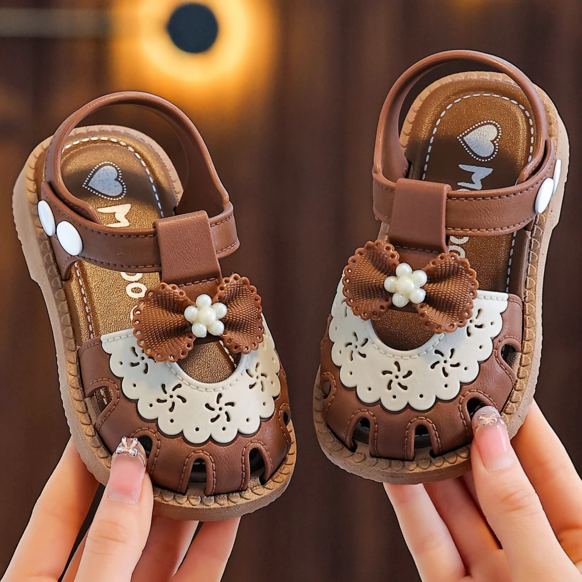 New summer butterfly bow toe children's sandals for girls and babies to wear at home and outside, learning to walk shoes
New summer butterfly bow toe children's sandals for girls and babies to wear at home and outside, learning to walk shoes