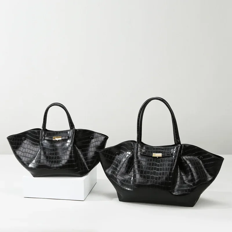 Trendy Letter Logo Crossbody Bag For Women With High-End Vintage Fashion Solid Color Elegant And Practical Commuter
Trendy Letter Logo Crossbody Bag For Women With High-End Vintage Fashion Solid Color Elegant And Practical Commuter