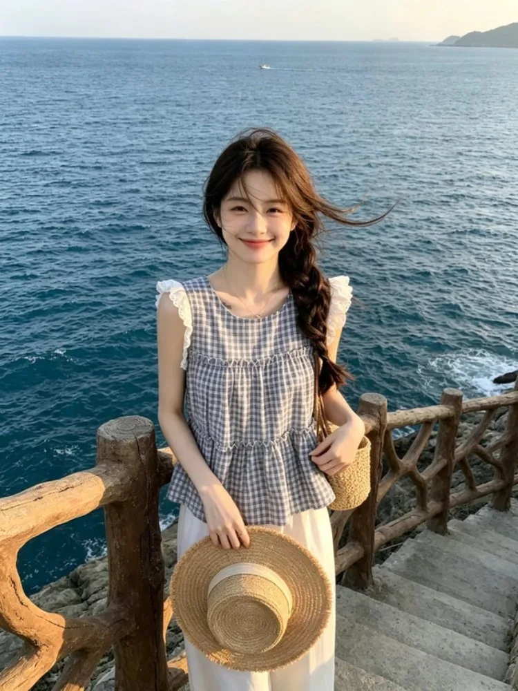 Korean Style Sweet Gingham Shirt Women Summer Loose Lace Splice Doll Top Fly Sleeve Ruffle Design Breathable Polyester Short ...
Korean Style Sweet Gingham Shirt Women Summer Loose Lace Splice Doll Top Fly Sleeve Ruffle Design Breathable Polyester Short ...