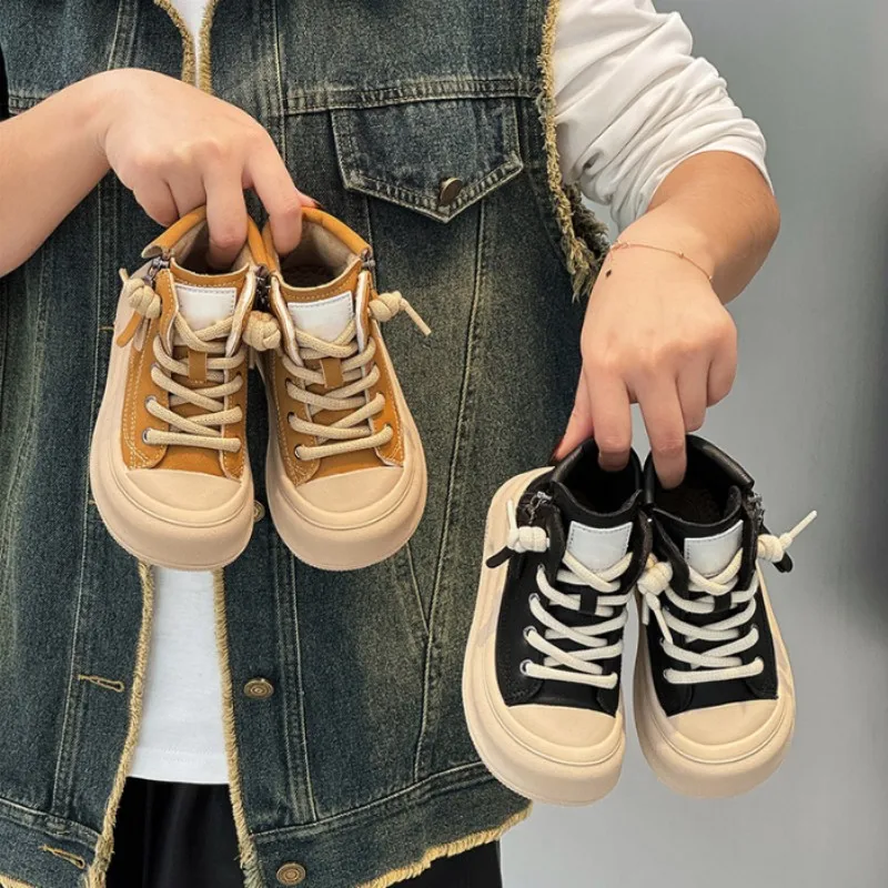 Children's Plush Leisure Shoes 2025 Winter New Genuine Leather Boys' Color Contrast Sports Girls' Fashion Zhongbang Board Shoes
Children's Plush Leisure Shoes 2025 Winter New Genuine Leather Boys' Color Contrast Sports Girls' Fashion Zhongbang Board Shoes