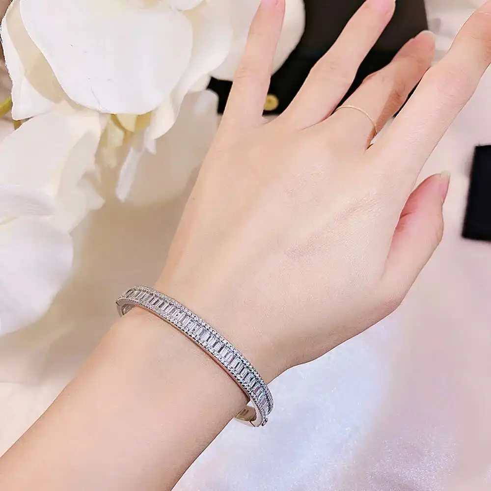 Charm Bracelet Shining Hot Gift Accessories Famous Top Fashion Luxury Jewelry Bracelet Women's Classic Party Wedding
Charm Bracelet Shining Hot Gift Accessories Famous Top Fashion Luxury Jewelry Bracelet Women's Classic Party Wedding