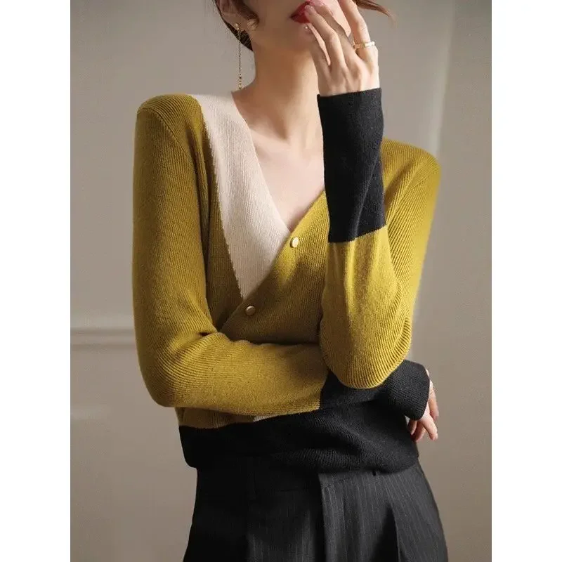 Women Autumn Winter V-neck Knitting Pullover Patchwork Knit Sweater Fashion Female Clothes Casual Printed Elegant Lady Top LJ181
Women Autumn Winter V-neck Knitting Pullover Patchwork Knit Sweater Fashion Female Clothes Casual Printed Elegant Lady Top LJ181