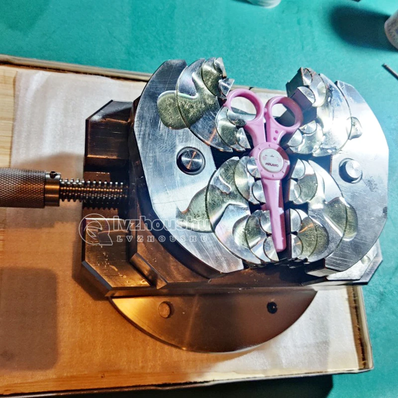 4 Step Stainless Fractal Vise Manual Drive Bench Vise for Jewelry Processing Core Components with Bearing
4 Step Stainless Fractal Vise Manual Drive Bench Vise for Jewelry Processing Core Components with Bearing