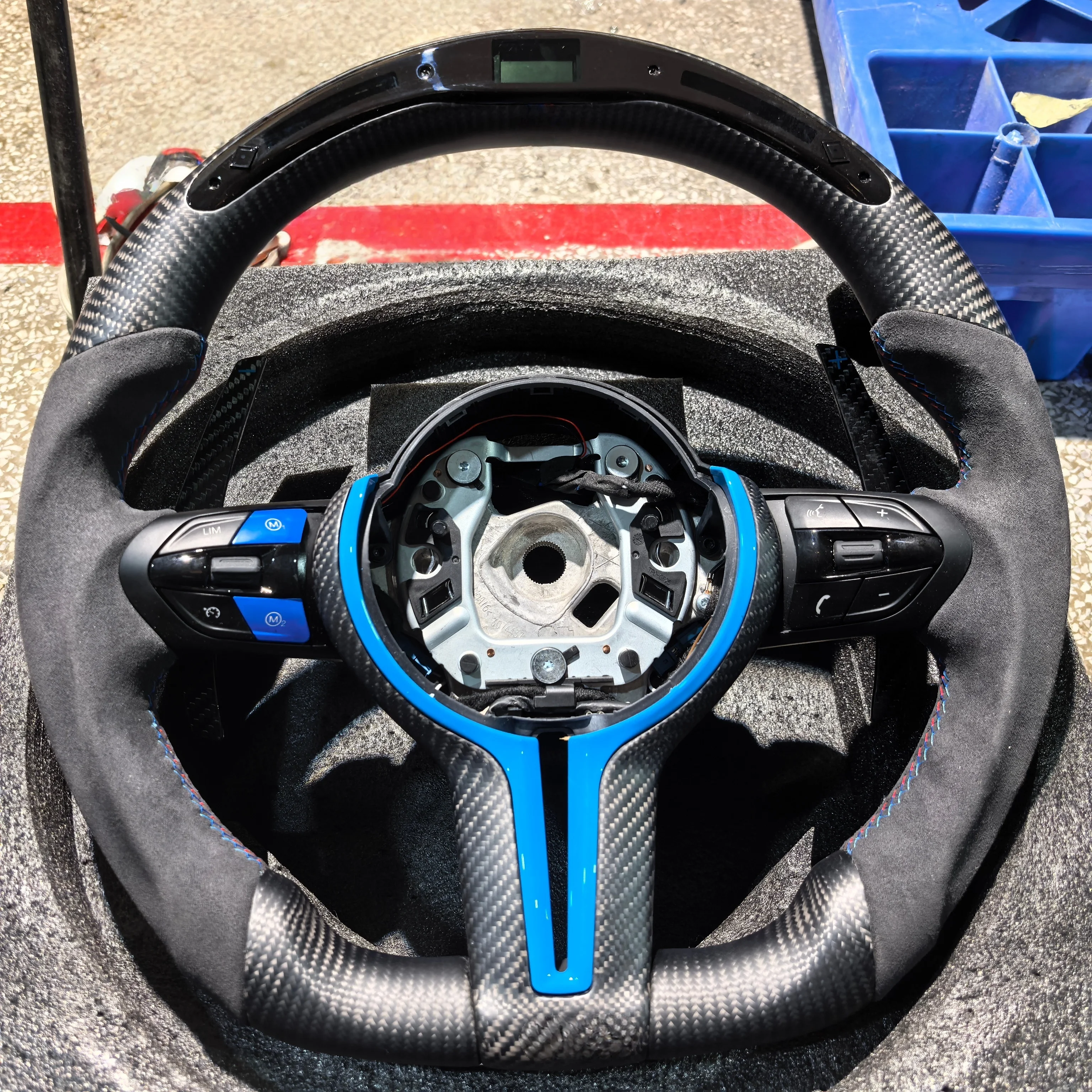 For Bmw F Series 1 3 5 7 Series X5 F15 E70 X6 F16 E71 X1 E84 F20 F22 F30 F32 F36 Blue LED Leather Carbon Fiber Steering Wheel
For Bmw F Series 1 3 5 7 Series X5 F15 E70 X6 F16 E71 X1 E84 F20 F22 F30 F32 F36 Blue LED Leather Carbon Fiber Steering Wheel