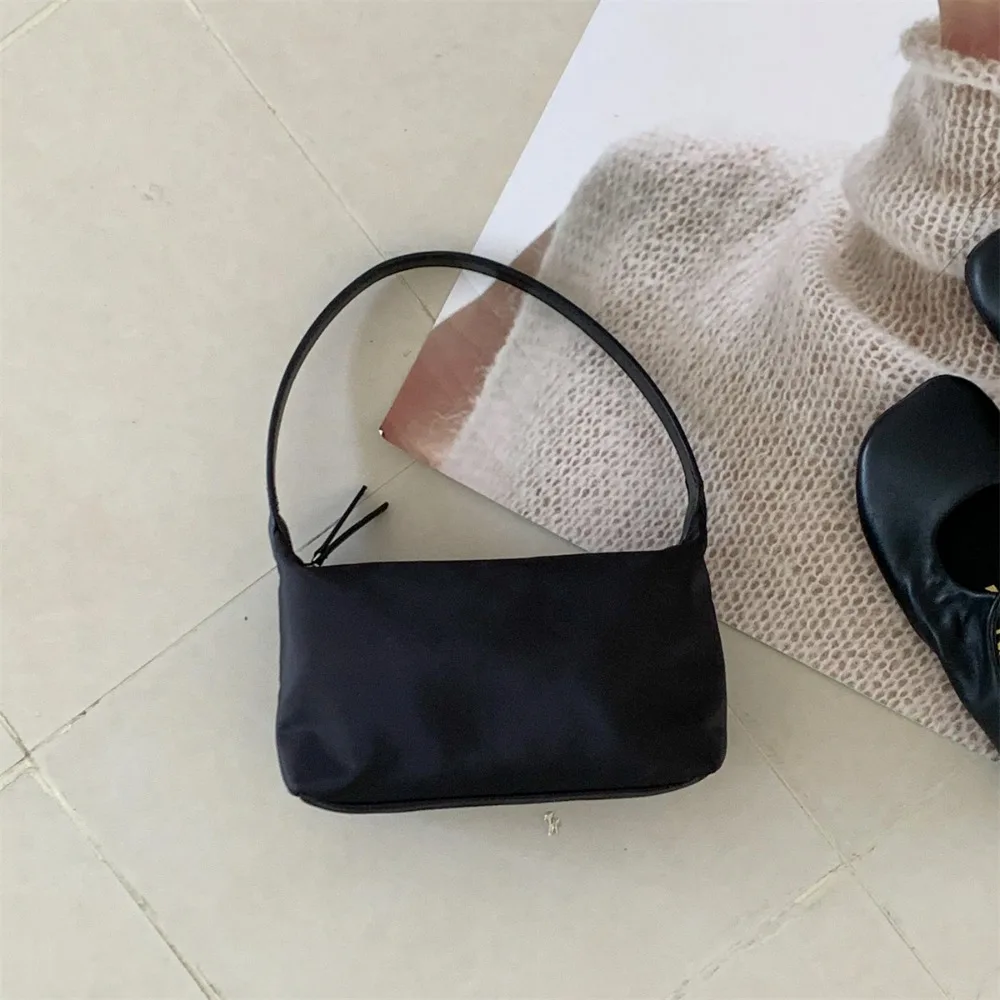 Fashion Korean Style Nylon Handbag Lightweight Large Capacity Small Square Bag Solid Color Nylon Shoulder Bag Outdoor
Fashion Korean Style Nylon Handbag Lightweight Large Capacity Small Square Bag Solid Color Nylon Shoulder Bag Outdoor