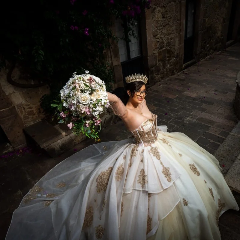 Светлое платье Quinceanera цвета шампанского с открытыми плечами, кружевное многослойное блестящее платье с длинным хвостом и бантом, платья de 15, Quinceanera Настроить
Светлое платье Quinceanera цвета шампанского с открытыми плечами, кружевное многослойное блестящее платье с длинным хвостом и бантом, платья de 15, Quinceanera Настроить