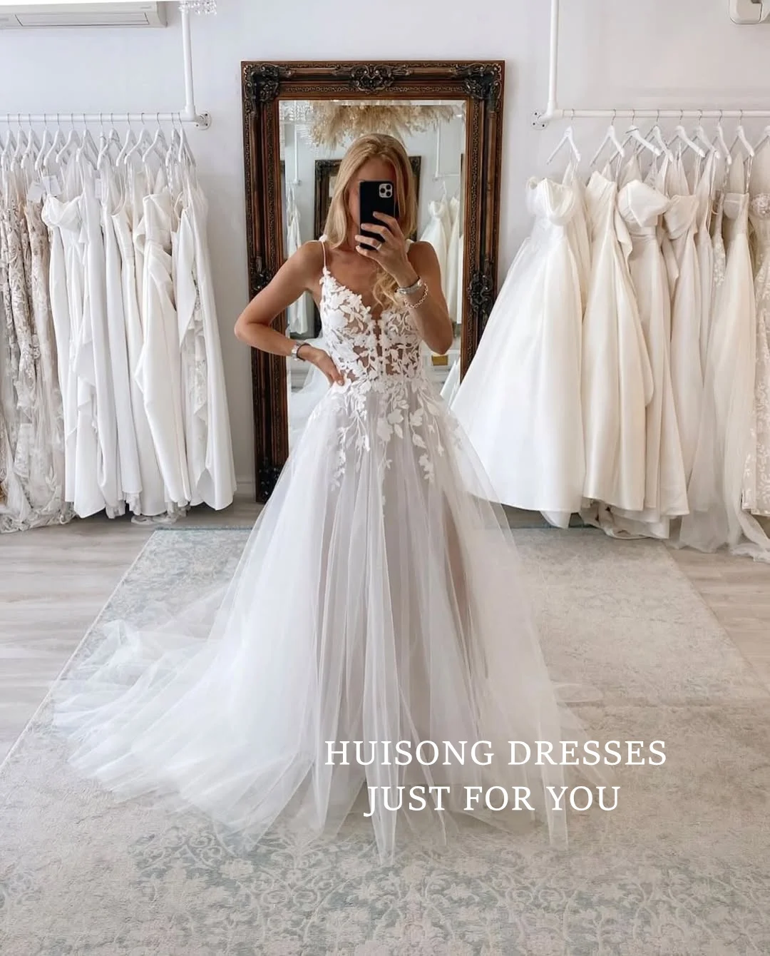 HUISONG Customized Boho Wedding Dresses Lace Appliques Spaghetti Straps Sleeveless A-Line Beach Bridal Gown vestidos de novia
HUISONG Customized Boho Wedding Dresses Lace Appliques Spaghetti Straps Sleeveless A-Line Beach Bridal Gown vestidos de novia