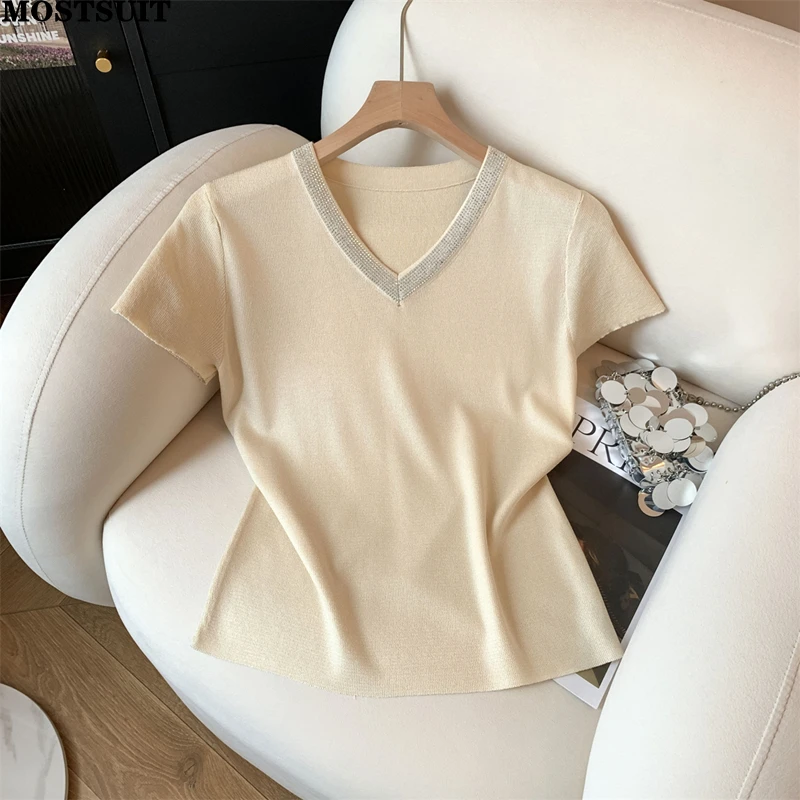 Rhinestones V-neck Knit Sweater Tees Women 2025 Summer Thin Solid Korean Fashion Ladies Knitwear Tops Short Sleeve Chic Jumpers
Rhinestones V-neck Knit Sweater Tees Women 2025 Summer Thin Solid Korean Fashion Ladies Knitwear Tops Short Sleeve Chic Jumpers