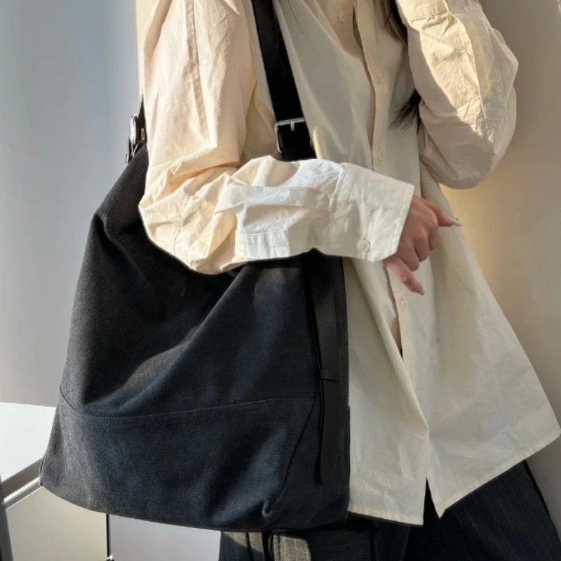 Large Capacity Canvas Bag Women's 2025 New Brand Retro Portable Commuter Shoulder Crossbody Bag Multi-functional Tote Bag
Large Capacity Canvas Bag Women's 2025 New Brand Retro Portable Commuter Shoulder Crossbody Bag Multi-functional Tote Bag