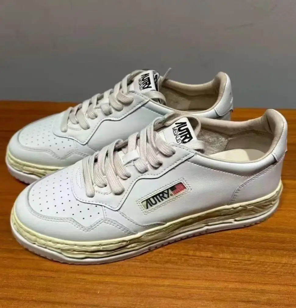 2026 New Fashion Classic Low Top Casual Board Shoes Running Shoes AUTRY MEDALIST White Genuine Leather Men Women Sports Shoes
2026 New Fashion Classic Low Top Casual Board Shoes Running Shoes AUTRY MEDALIST White Genuine Leather Men Women Sports Shoes 
