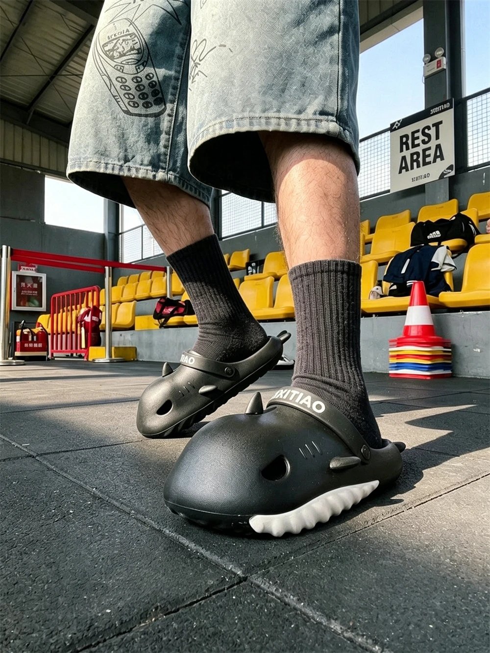 Men's And Women's Shark Hole Sandals Arch Support EVA Beach Slippers Anti-Slip Breathable Summer Couple Thong Shoes Hollow ou...
Men's And Women's Shark Hole Sandals Arch Support EVA Beach Slippers Anti-Slip Breathable Summer Couple Thong Shoes Hollow ou...