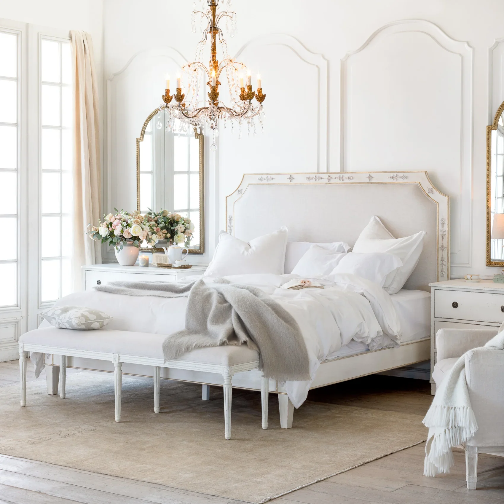 sg- Vintage Style Double Wall Queen Bed Modern Design White Distressed Finish Gold Trim for Master Bedroom Apartment Rooms%
sg- Vintage Style Double Wall Queen Bed Modern Design White Distressed Finish Gold Trim for Master Bedroom Apartment Rooms%