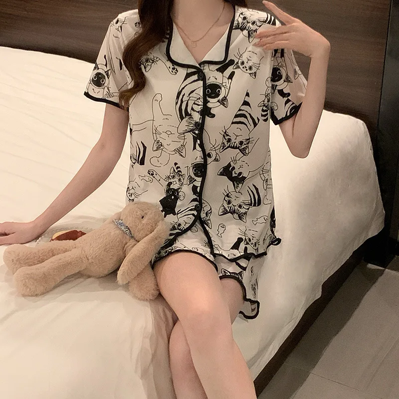Sweet Casual Women's Sleepwear Set with Built-in Naked Chest Pad Summer Thin Milk Silk Home Clothes Pajamas Top And Shorts
Sweet Casual Women's Sleepwear Set with Built-in Naked Chest Pad Summer Thin Milk Silk Home Clothes Pajamas Top And Shorts