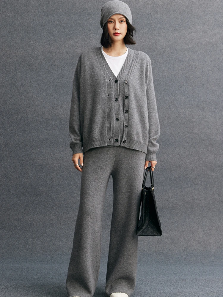 ADDONEE Autumn Winter Women's Cashmere Sweater Pants Set V-neck Cardigan Waistcoat Wide Leg Pants 100% Cashmere Knitwear Outfit
ADDONEE Autumn Winter Women's Cashmere Sweater Pants Set V-neck Cardigan Waistcoat Wide Leg Pants 100% Cashmere Knitwear Outfit