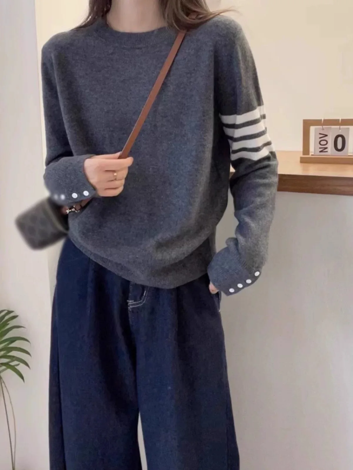 Faionable Long Sve round Ne Трикотаж Повседневный свободный базовый слой irt Весенне-осенний сексуальный шикарный удобный вязаный топ
Faionable Long Sve round Ne Трикотаж Повседневный свободный базовый слой irt Весенне-осенний сексуальный шикарный удобный вязаный топ