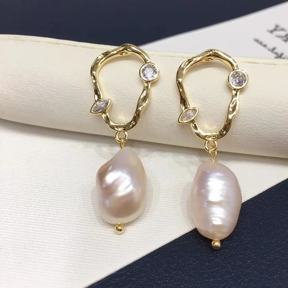 WT-MPE177 New Minimalist And Elegant Style Earrings Hollow Brass Irregular Freshwater Pearl With Zircon Paved For Women ACC
WT-MPE177 New Minimalist And Elegant Style Earrings Hollow Brass Irregular Freshwater Pearl With Zircon Paved For Women ACC