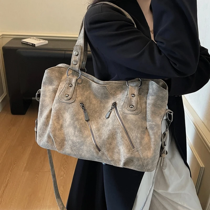 Elegant Classic Women Handbag Lightweight Crossbody Leather Shoulder Sling Pack Luxury For Ladies Travel Popular Fashion Choice
Elegant Classic Women Handbag Lightweight Crossbody Leather Shoulder Sling Pack Luxury For Ladies Travel Popular Fashion Choice