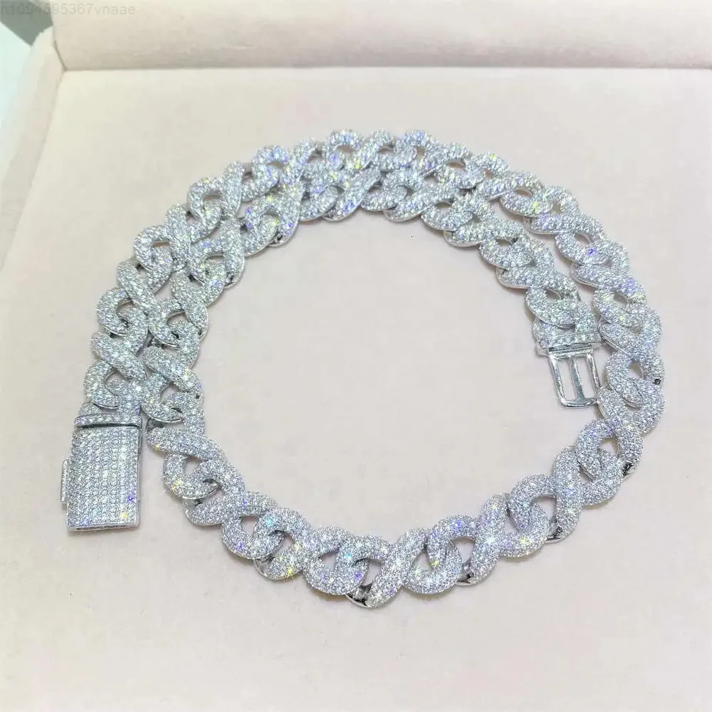 Luxury Custom Bling Fully Diamonds Iced Out Miami Sterling Silver 925 18mm Moissanite Cuban Link Chain Necklace
Luxury Custom Bling Fully Diamonds Iced Out Miami Sterling Silver 925 18mm Moissanite Cuban Link Chain Necklace