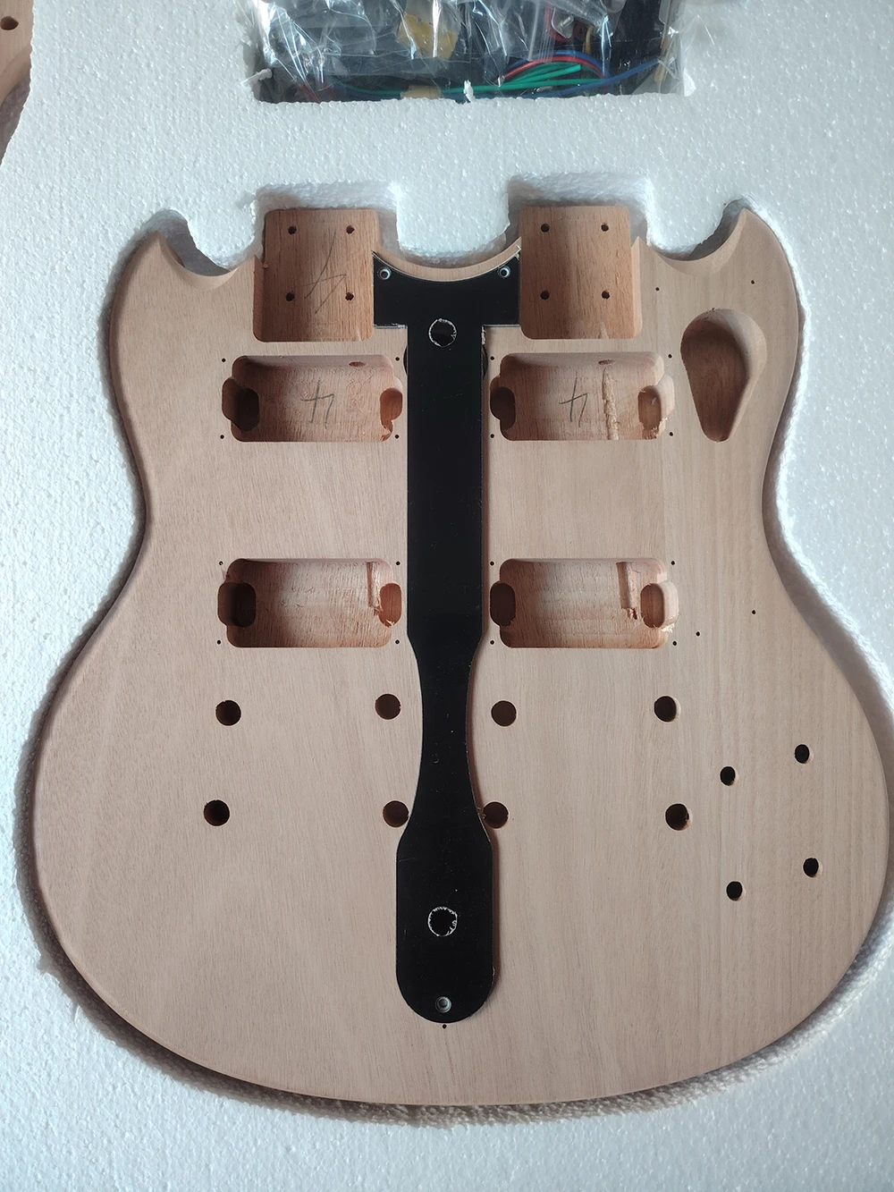 Комплект электрогитары DOUBLE NECK SG DIY, прозрачное дерево, полные аксессуары, быстрая доставка
Комплект электрогитары DOUBLE NECK SG DIY, прозрачное дерево, полные аксессуары, быстрая доставка