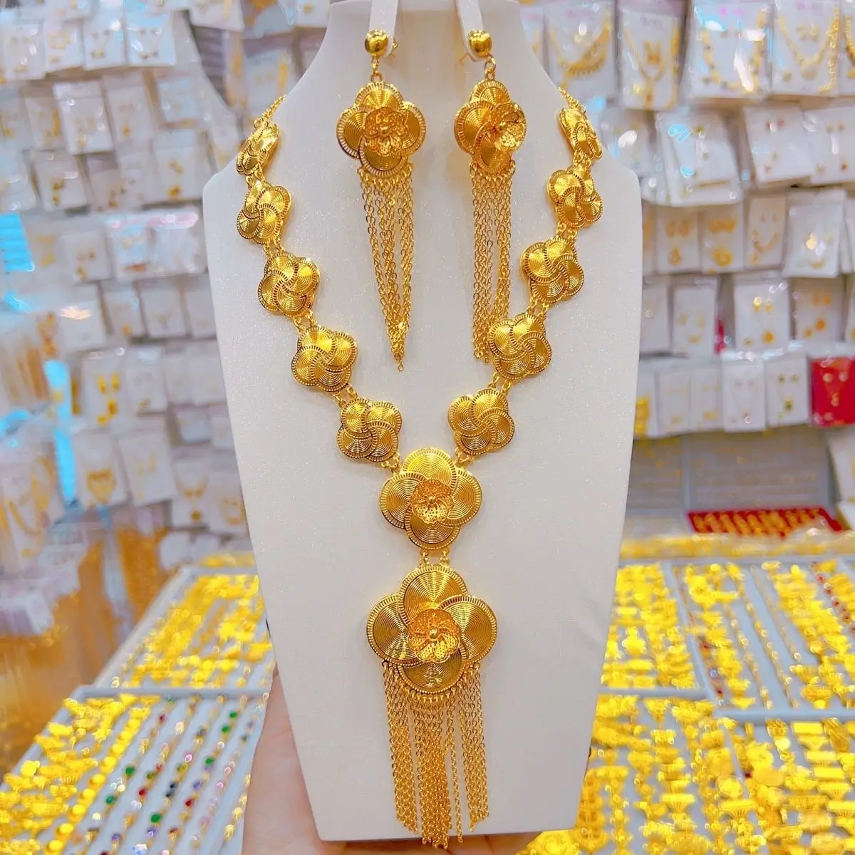 New Dubai Gold Plated Necklace Earrings for Women's Wedding Party Jewelry Set DD10506
New Dubai Gold Plated Necklace Earrings for Women's Wedding Party Jewelry Set DD10506