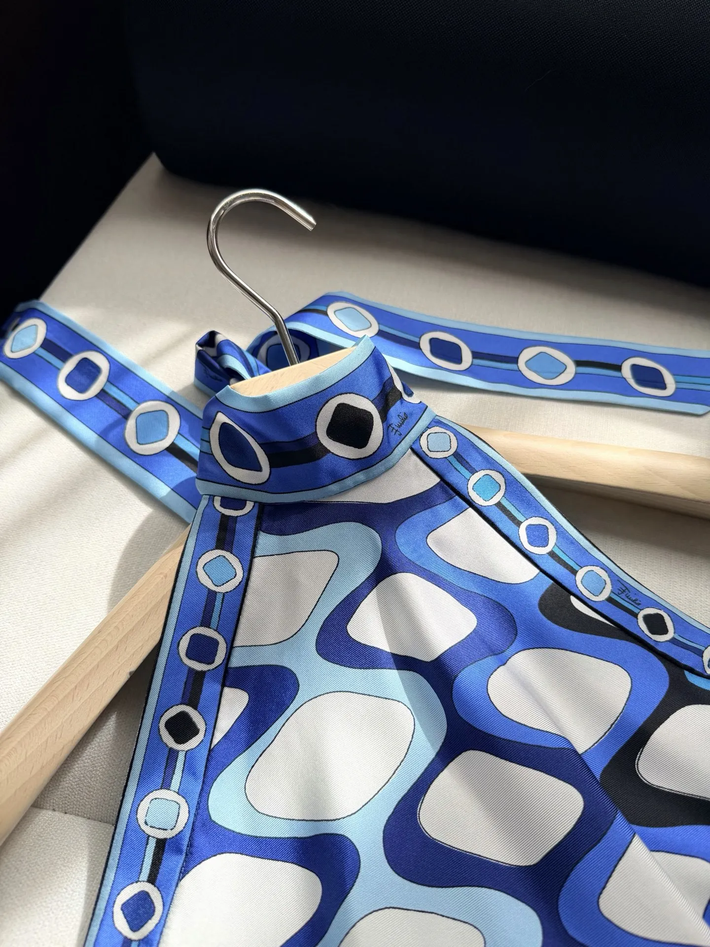 Summer Silk Women Geometric Print Satin Scarf Tie Neck Top Blue Chain Backless Camisole
Summer Silk Women Geometric Print Satin Scarf Tie Neck Top Blue Chain Backless Camisole