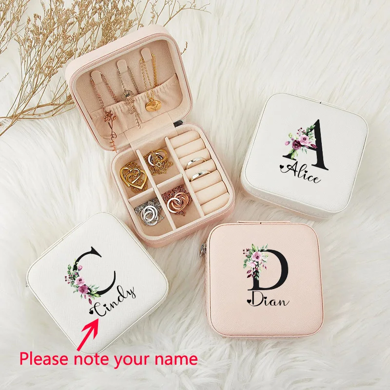 Personalized Jewelry Box Bridesmaid Gifts Leather Travel Jewelry Case with Name Bridesmaid Proposal Jewellery Holder for He
Personalized Jewelry Box Bridesmaid Gifts Leather Travel Jewelry Case with Name Bridesmaid Proposal Jewellery Holder for He