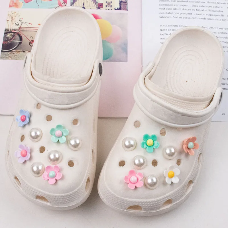 2024 Sweet Cute Girly shoe Charms Designer Elegant Vintage Pearl Chain Shoe Jewelry All-match Flower Shoe Charms for
2024 Sweet Cute Girly shoe Charms Designer Elegant Vintage Pearl Chain Shoe Jewelry All-match Flower Shoe Charms for