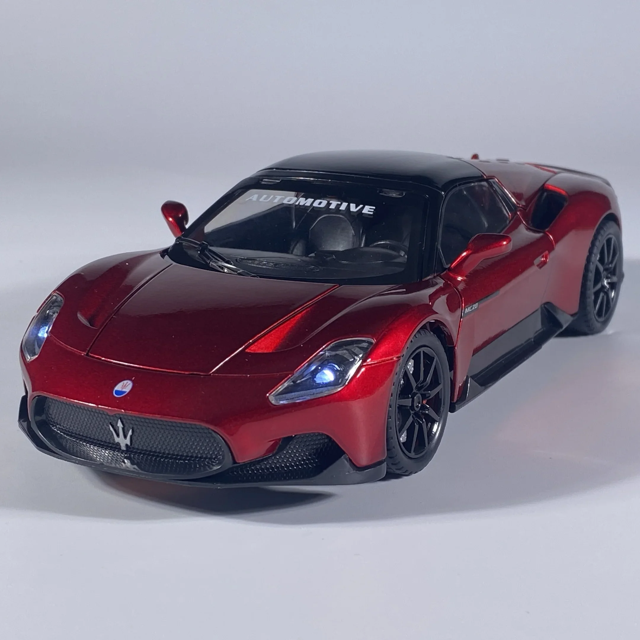 1:24 Maserati MC20 Convertible Sports Car Alloy Diecast Model Car With Sound Light Pull Back Miniature Mini GT Collection Hobby
1:24 Maserati MC20 Convertible Sports Car Alloy Diecast Model Car With Sound Light Pull Back Miniature Mini GT Collection Hobby