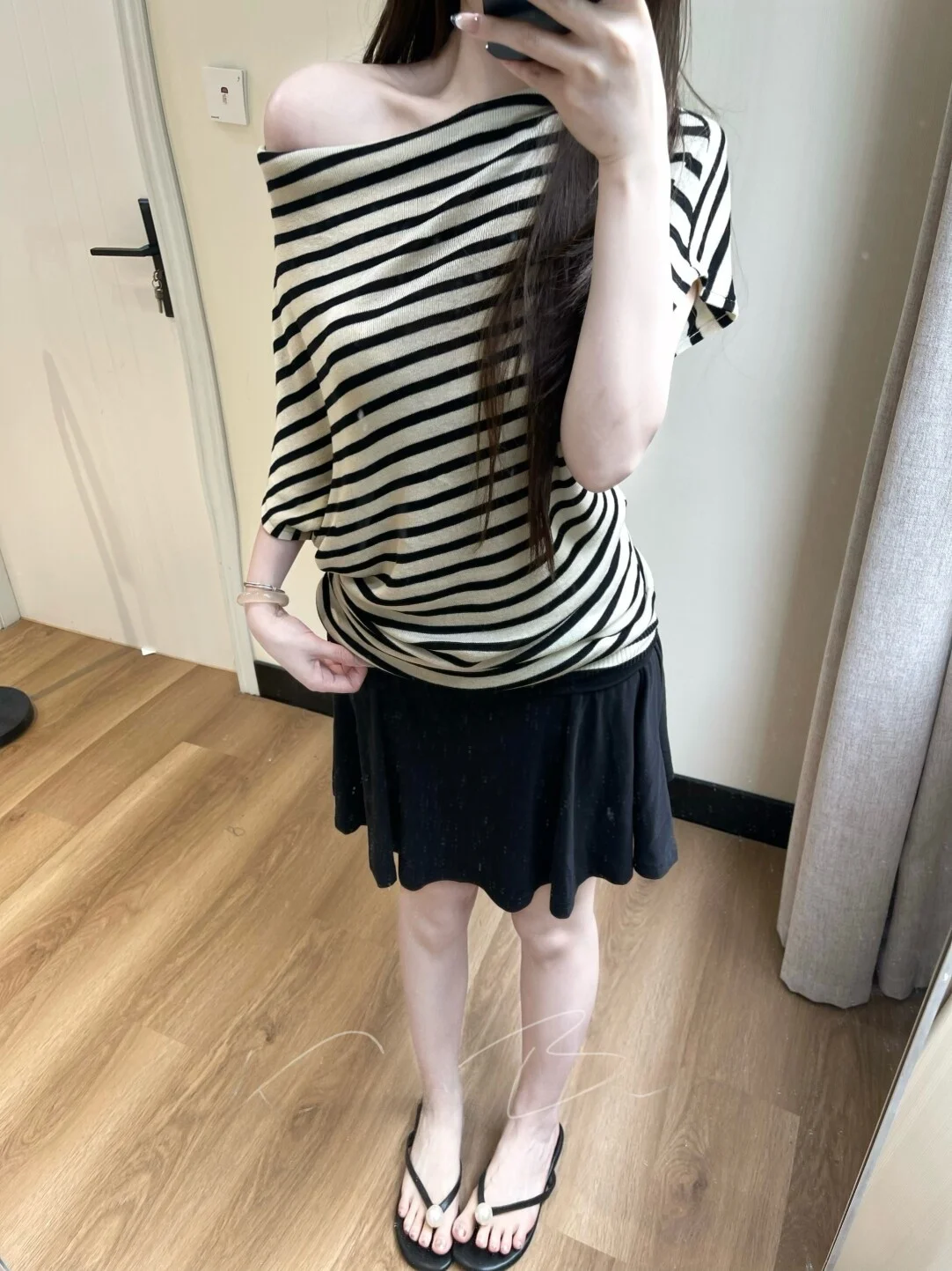 Women's Stripe Batwing Sleeve Knitwear Short Sleeve Loose Fit Spring Summer Fashion Unique Design Versatile Slimming Top
Women's Stripe Batwing Sleeve Knitwear Short Sleeve Loose Fit Spring Summer Fashion Unique Design Versatile Slimming Top