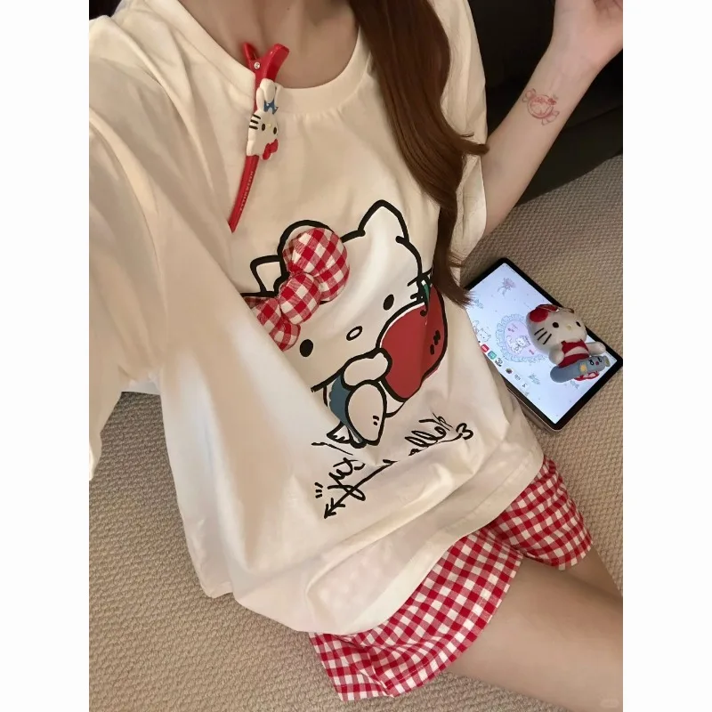 Новые пижамы Hello Kitty, летние шорты с короткими рукавами и круглым вырезом из чистого хлопка, повседневная одежда для дома Hello Kitty из двух предметов
Новые пижамы Hello Kitty, летние шорты с короткими рукавами и круглым вырезом из чистого хлопка, повседневная одежда для дома Hello Kitty из двух предметов
