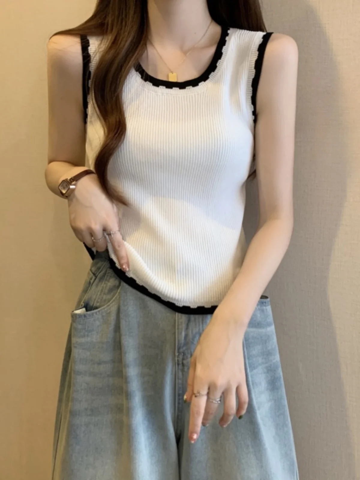 Knitted Short Sleeveless Vest Women's Inner Wear Outerwear Spring Summer plus Size Design Sense Base Shirt Comfortable Soft F...
Knitted Short Sleeveless Vest Women's Inner Wear Outerwear Spring Summer plus Size Design Sense Base Shirt Comfortable Soft F...