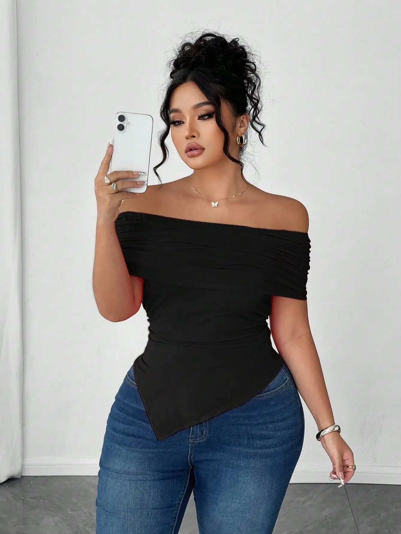 Plus Size Women Off Shoulder Ruched Asymmetric Hem Top Black
Plus Size Women Off Shoulder Ruched Asymmetric Hem Top Black