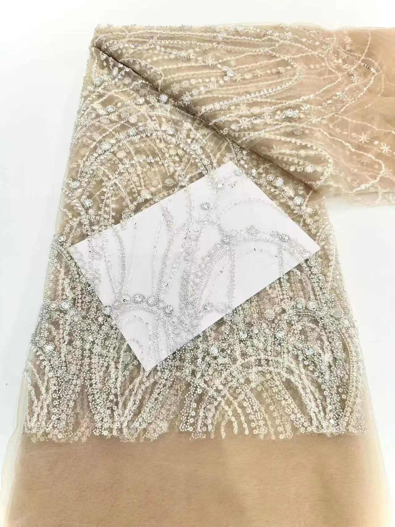 Горячая высококачественная ткань с ручной вышивкой бисером и блестками, кружевная вышивка, ткань для свадебного платья, 5 ярдов
Горячая высококачественная ткань с ручной вышивкой бисером и блестками, кружевная вышивка, ткань для свадебного платья, 5 ярдов