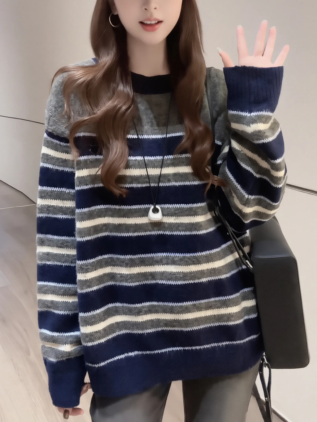 Свободный женский вязаный свитер круглого цвета Ne Long Sve в полоску, модный корейский свитер Lazy Sle, осень-зима, Новое поступление
Свободный женский вязаный свитер круглого цвета Ne Long Sve в полоску, модный корейский свитер Lazy Sle, осень-зима, Новое поступление