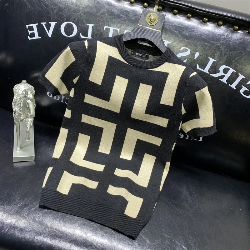 Мужской приталенный свитер с вышивкой, короткий рукав, трикотажный, осенне-зимний, молодежный, эластичный
Мужской приталенный свитер с вышивкой, короткий рукав, трикотажный, осенне-зимний, молодежный, эластичный