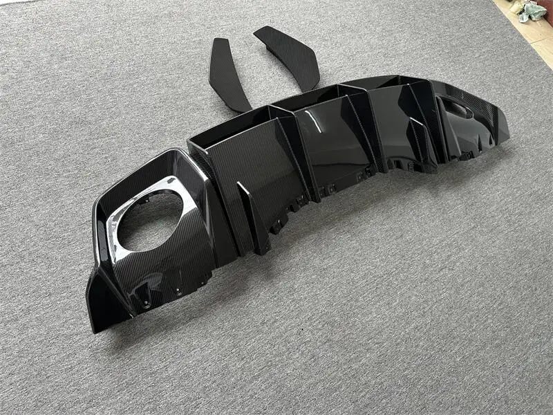 For Audi R8 Real Carbon Fiber Rear Spoiler Rear Bumper Diffuser P Style Carbon Fiber Diffuser 
For Audi R8 Real Carbon Fiber Rear Spoiler Rear Bumper Diffuser P Style Carbon Fiber Diffuser