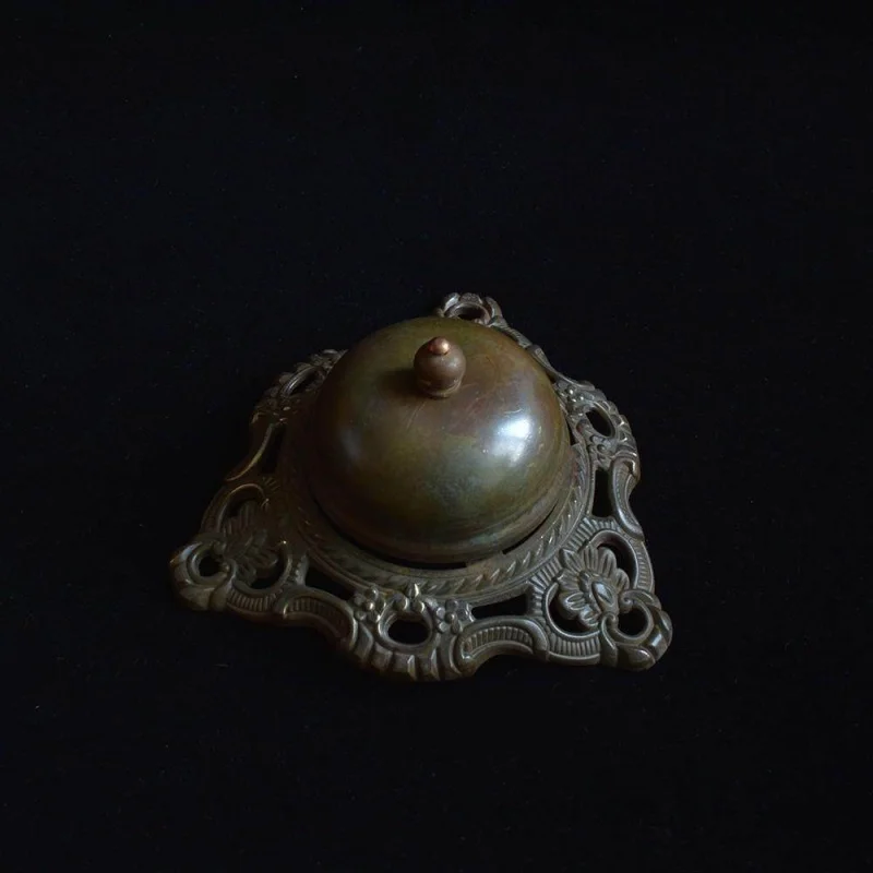 Chinese folk antique bronze collection ornament old-fashioned hand pressed bells table bells summoning bell crafts
Chinese folk antique bronze collection ornament old-fashioned hand pressed bells table bells summoning bell crafts