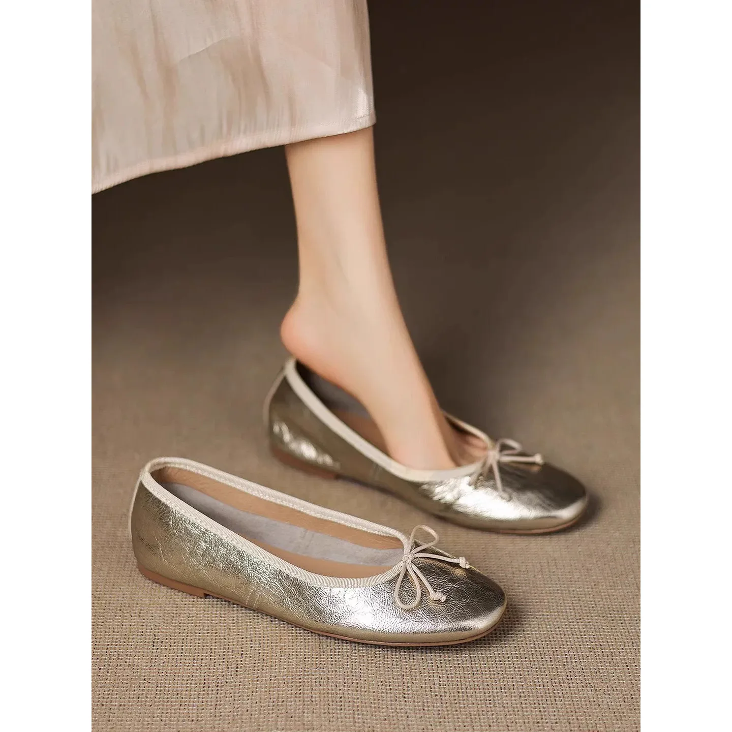 Soft Bottom Genuine Leather Ballet Flats Women's Shoes Knot round Toe Flat Heel Sheepskin Fashionable Slimming
Soft Bottom Genuine Leather Ballet Flats Women's Shoes Knot round Toe Flat Heel Sheepskin Fashionable Slimming