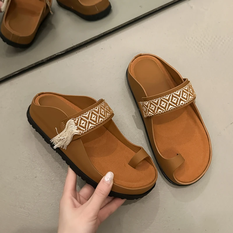 French Retro Inner Heightened Toe Pop Beach Cool Drag Outside Wear Women's 2026 Summer New Slippers
French Retro Inner Heightened Toe Pop Beach Cool Drag Outside Wear Women's 2026 Summer New Slippers